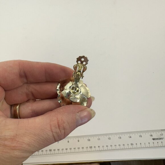 Vtg Flower Clip On Earrings Gold Tone Womens 1 inch Floral Retro - Picture 7 of 7